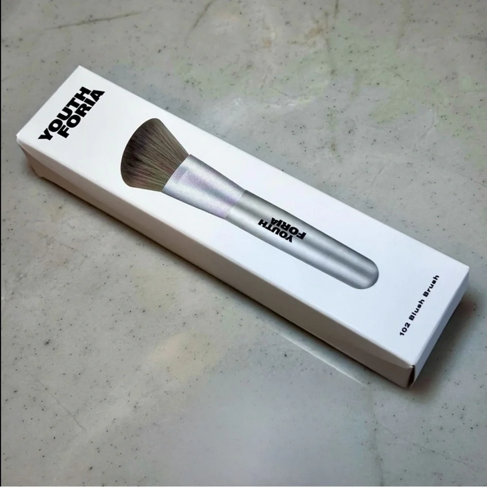 YOUTHFORIA 102 Angled Blush Brush NIB Clean Beauty Soft Synthetic Makeup Brush